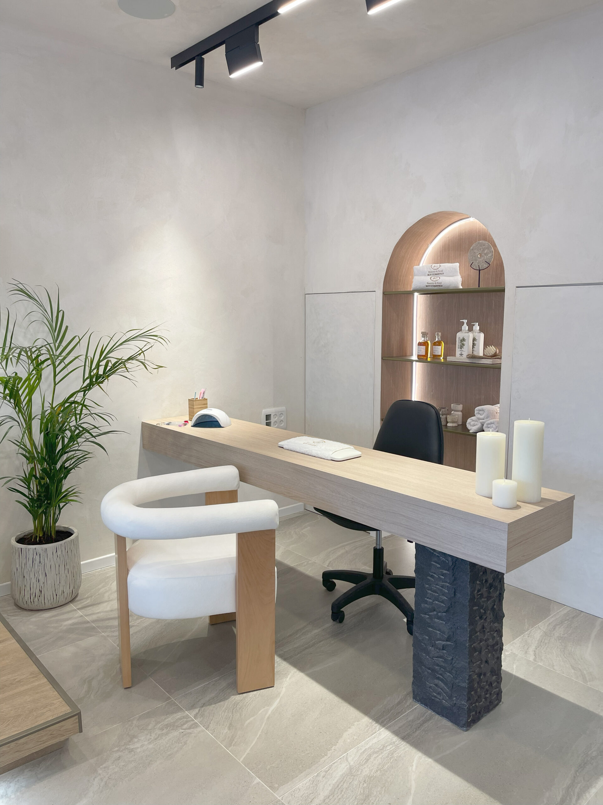 ROY COSMETICS reception desk