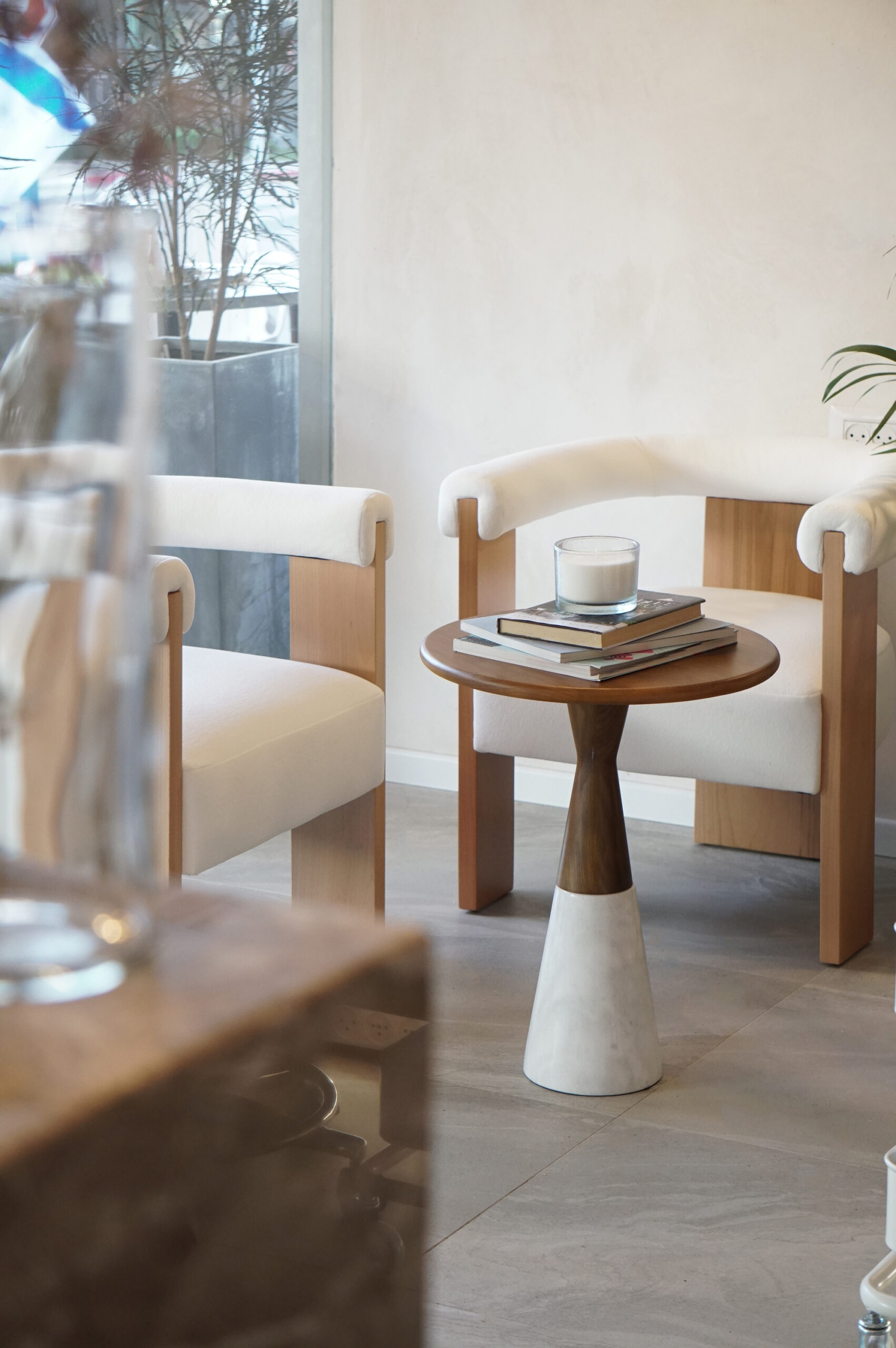 ROY COSMETICS waiting area